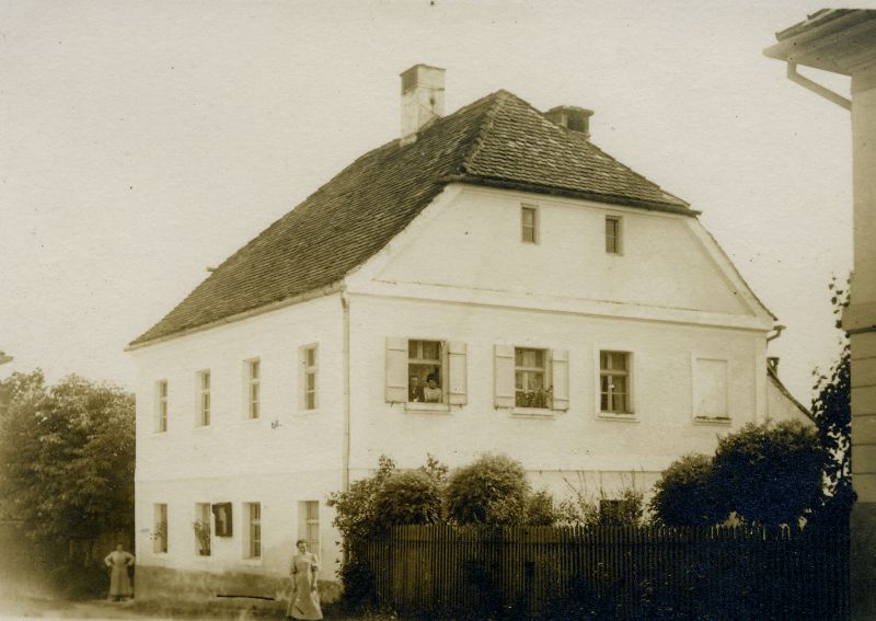 07_Erstes_Mitt._Schulhaus_um_1910