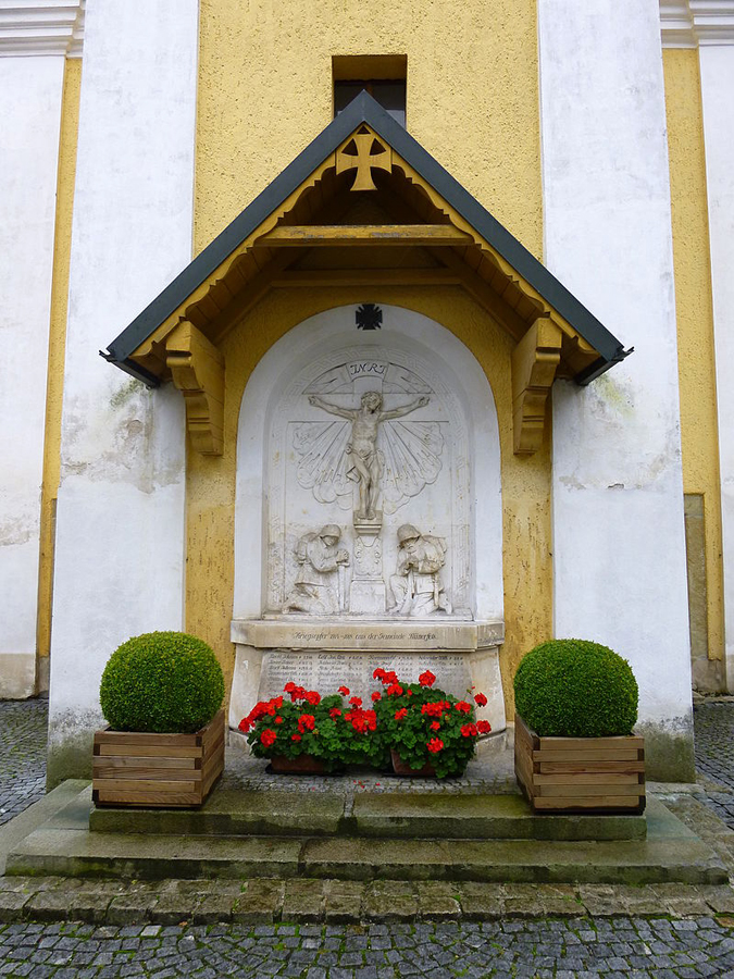 St Georg03 Kriegerdenkmal w