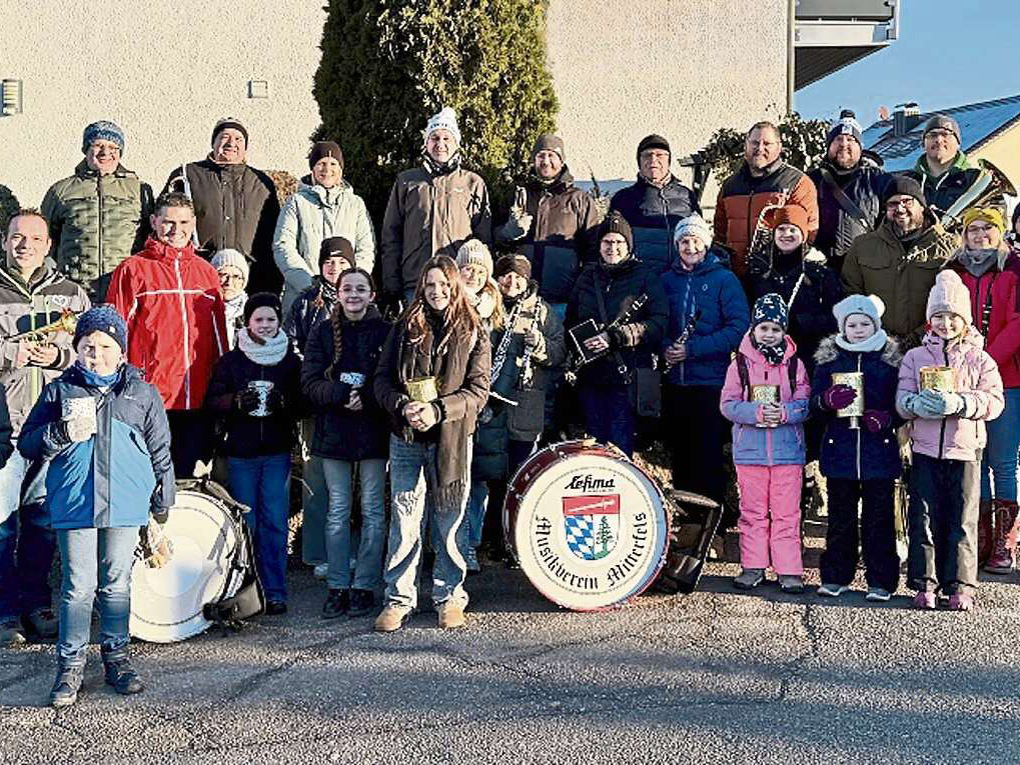 2025 01 02 Neujahrsanblasen MITT c