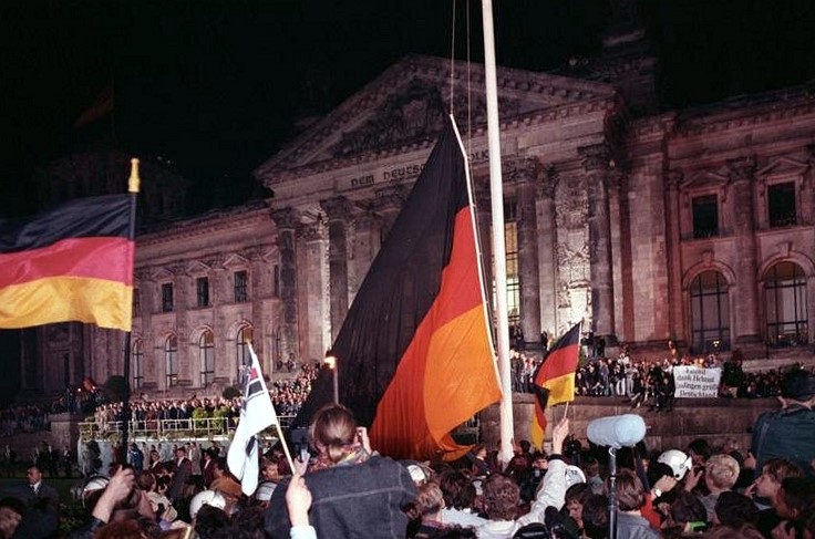03 01 bundesarchiv bild 183-1990-1003-400 berlin deutsche vereinigung vor dem reichstag