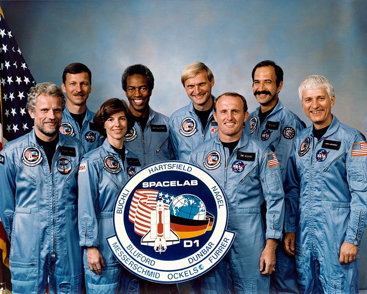 30 01 sts-61-a crew