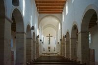 08-die-purifizierte-spaetromanische-Kirche-Sankt-Peter