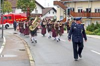 FW01-Festzug-mit-Vorsitzendem-Irlbeck-und-Musikverein-Mitterfels