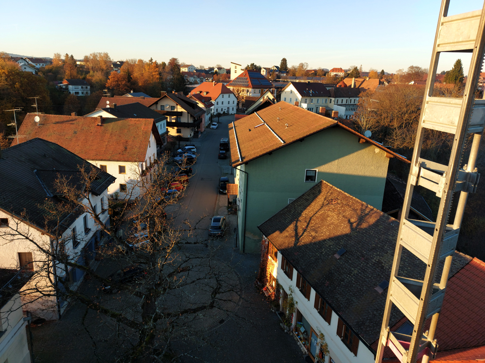 2020 11 06 01 Blick vom Turm der Georgskirche auf Burgstrasse kurz vor Sonnenuntergang