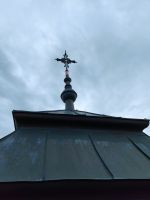 2021_08_08_03_Das_renovierte_Kreuz_ziert_wieder_den_Turm_der_Georgskirche