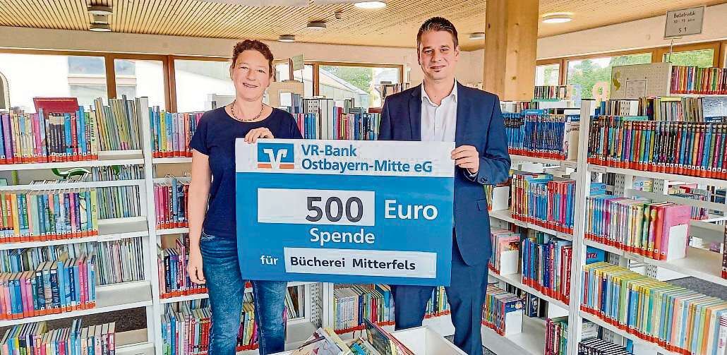 2025 06 18 Spende neue Medien Buecherei MITT