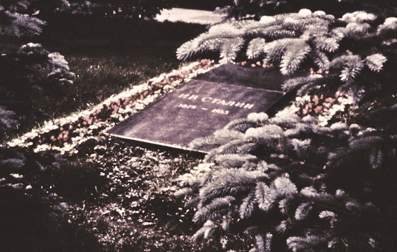 01 02 stalins grave in 1965